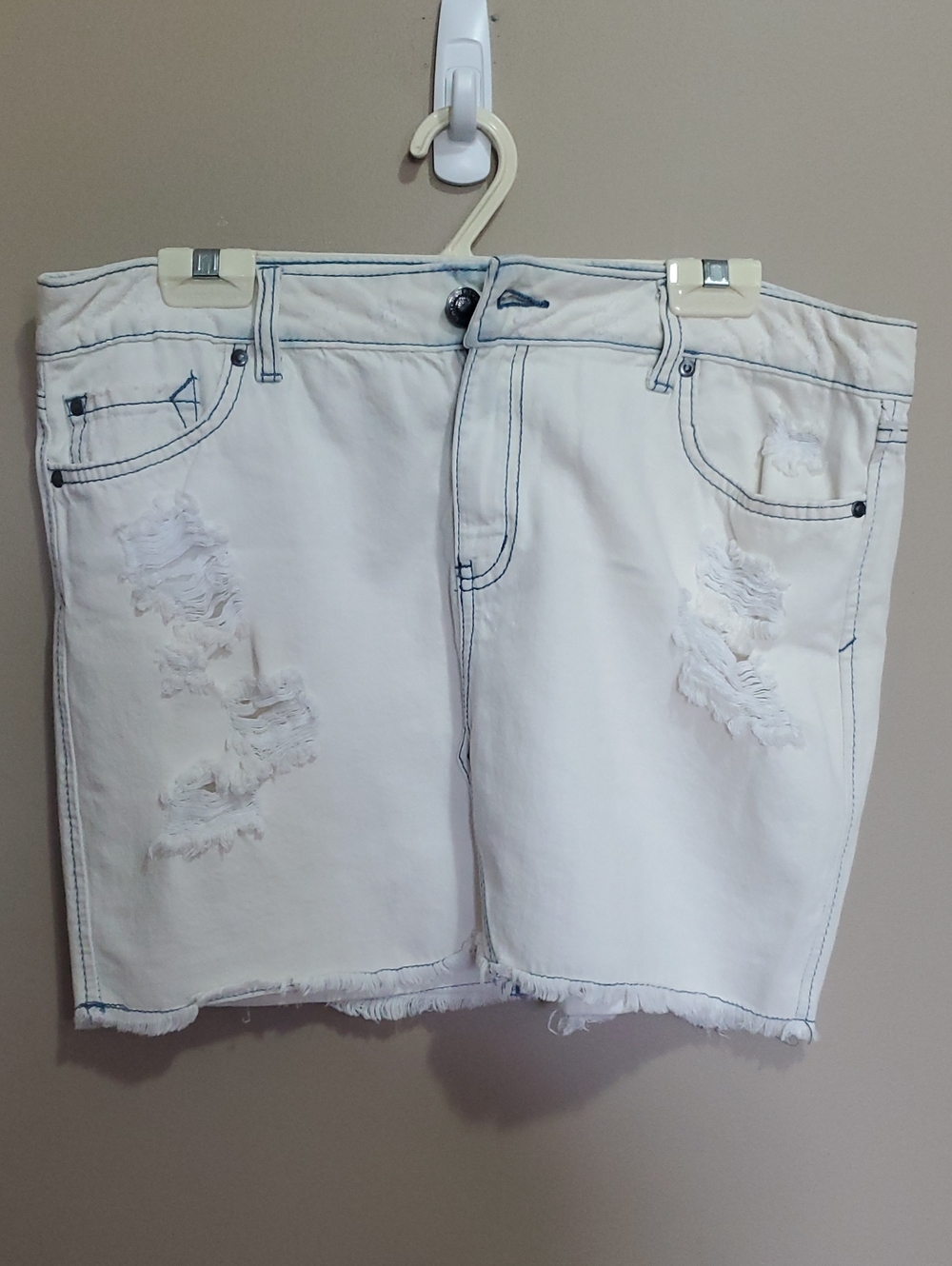 Lei White Distressed Denim Skirt Size 13